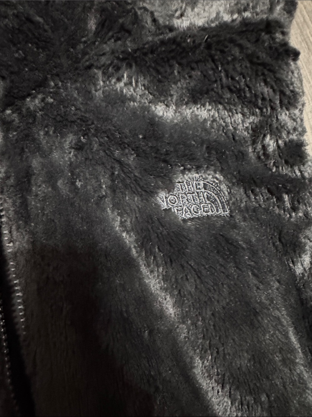 The North Face Women's Black Quilted Vest with Faux-Fur Collar - Picture 9 of 11